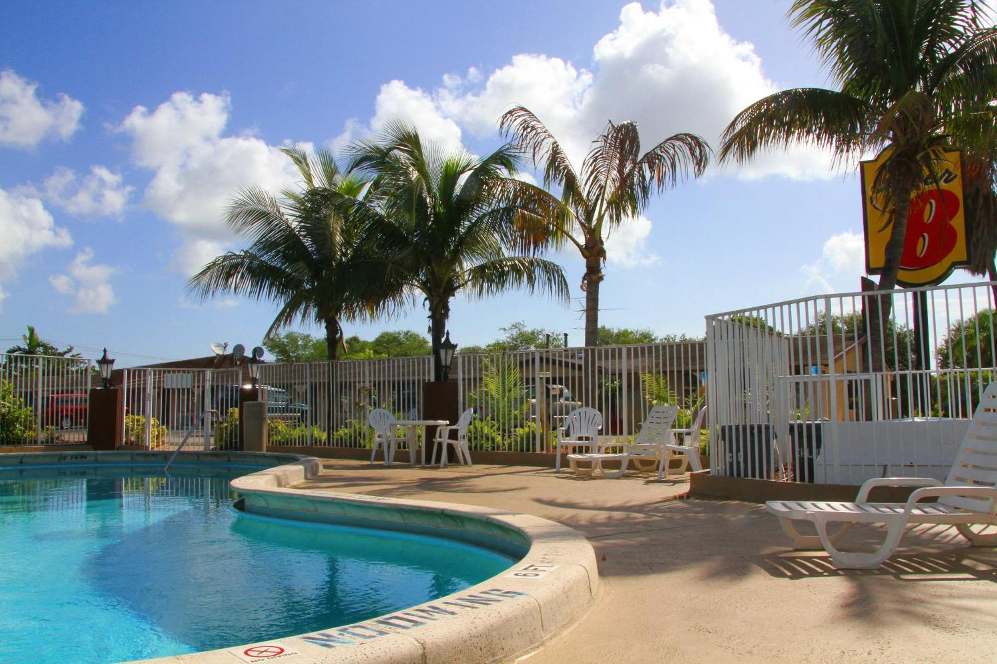 Super 8 By Wyndham Lantana West Palm Beach Zewnętrze zdjęcie